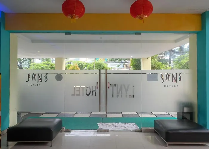Sans Hotel Lynt Makassar
